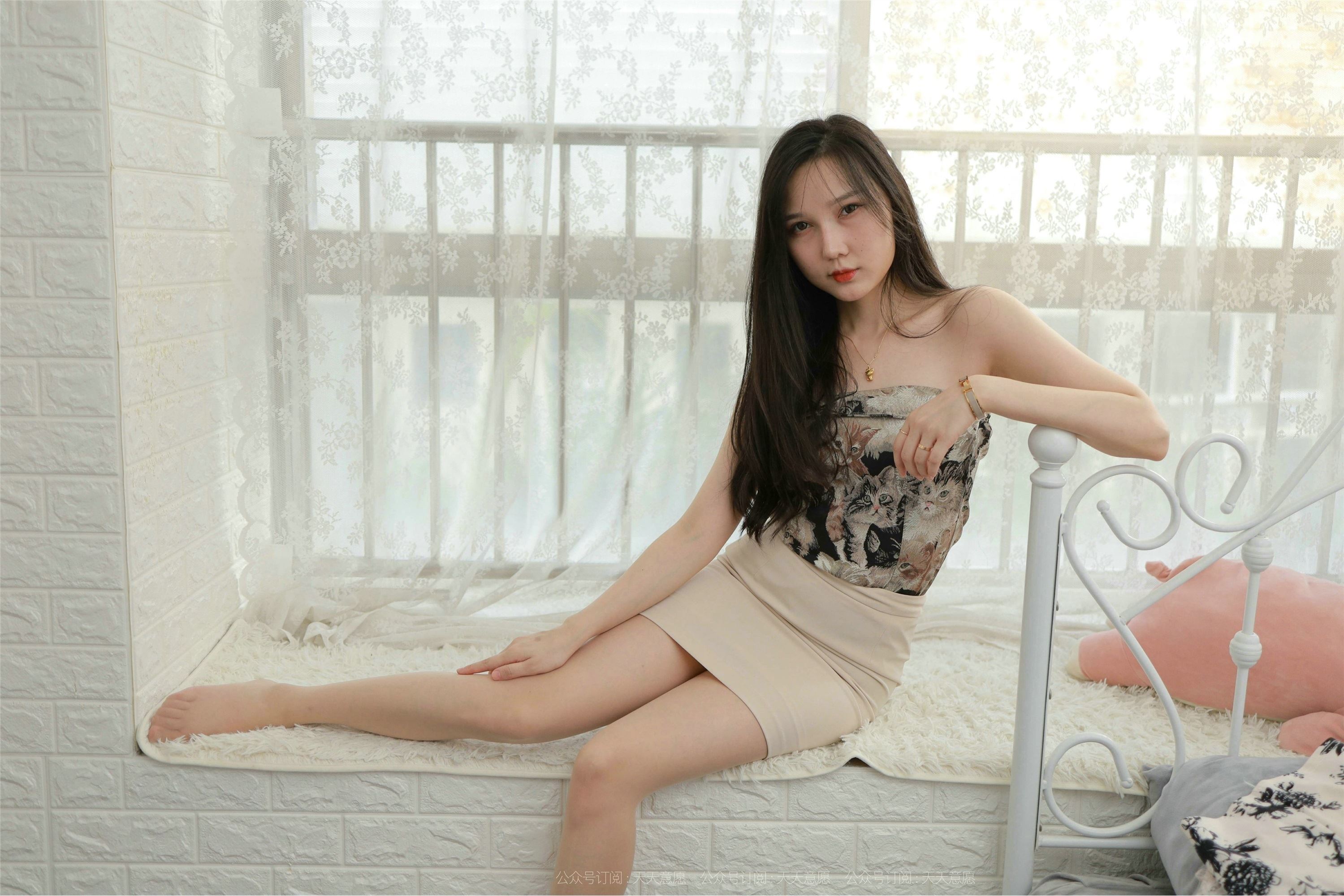 IESS异思趣向  2021.08.28 丝享家903：文欣《浅色包臀裙》